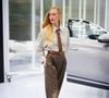 Marina Ruy Barbosa em estilo corpcore: para inovar, Marina Ruy Barbosa adicionou uma gravata em tom marrom estampada