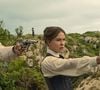 Em uma cena de conexão dos protagonistas de 'Enola Holmes 3', Tewkesbury trança os cabelos de Enola ao invés de "simplesmente" beijá-la