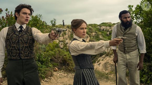 Em uma cena de conexão dos protagonistas de 'Enola Holmes 3', Tewkesbury trança os cabelos de Enola ao invés de "simplesmente" beijá-la