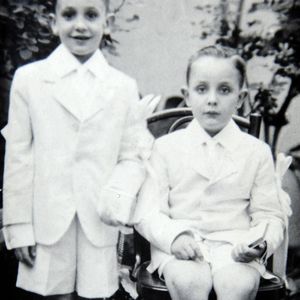 Papa Francisco e a irmã na infância; ele era o mais velho e María, a caçula