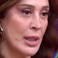 Claudia Raia presa: aos 59 anos, atriz abre o jogo sobre angústia e preconceito que sofreu na Argentina; dor terminou com ajuda da mãe