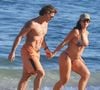 Rômulo Arantes Neto e Mari Saad foram à praia neste sábado, 18 de julho de 2026