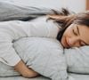 A melatonina, hormônio produzido naturalmente pelo nosso organismo, ajuda a regular os ciclos de sono e vigília