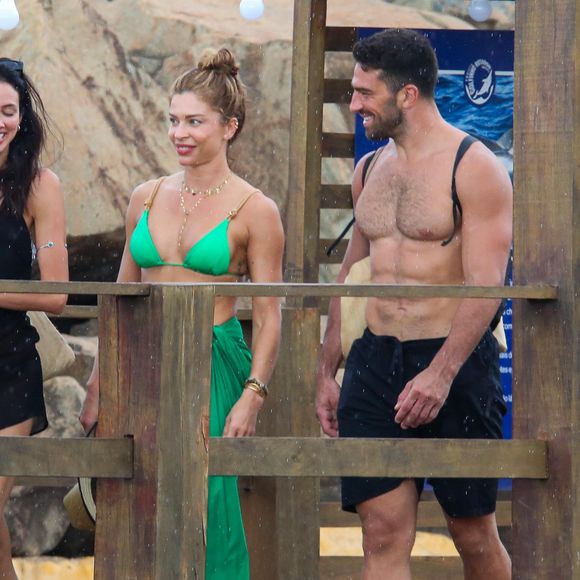 O possível casal Grazi e Alvise Rigo aproveitou um passeio de barco pela região.