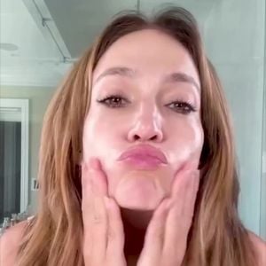 Antes de investir em retinol e outros ativos potentes, recuperar a barreira cutânea pode ser uma etapa essencial do skincare