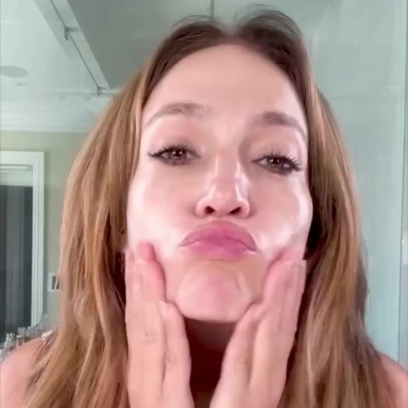 Antes de investir em retinol e outros ativos potentes, recuperar a barreira cutânea pode ser uma etapa essencial do skincare
