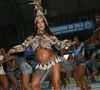 Sabrina Sato, de 45 anos, exibe o barrigão de oito meses de gravidez durante ensaio da Unidos de Vila Isabel, no Rio de Janeiro, com look carnavalesco de búzios, pedrarias e penas