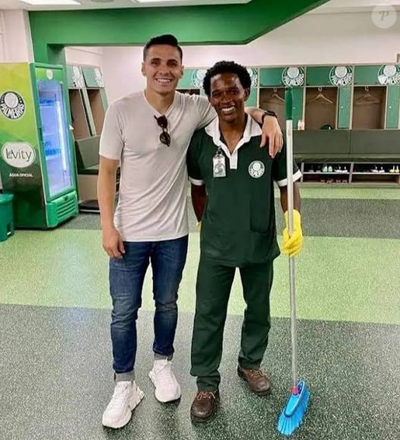 Pai de Endrick trabalhou em equipe de limpeza do Palmeiras