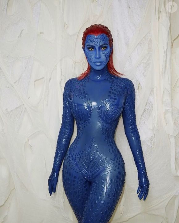 Fantasia elaborada para Halloween: Kim Kardashian já surgiu como Mística, personagem do 'X-Men', para comemorar a data