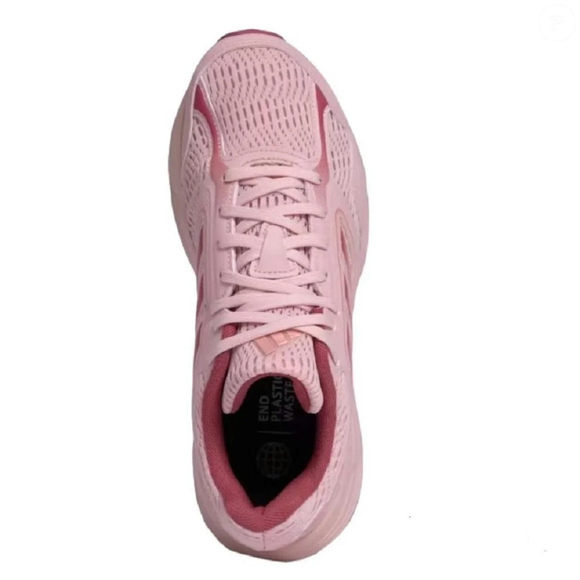 Tênis rosa da Adidas chama atenção por lembrar modelos chunky e entregar visual esportivo com toque sofisticado