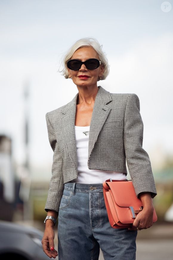 Minha avó de 65 anos ama combinar o Tênis Sapatilha Via Marte com vestido midi fluido, saias e até a clássica calça jeans