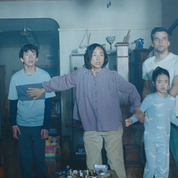 Final explicado de ‘A Última Casa’, Top 2 da Netflix Brasil com Wagner Moura: entenda as criaturas e o mistério da mensagem de rádio