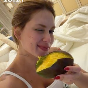 Apesar de gostar de banana, Virgínia tem a manga como fruta favorita e compartilhou sua preferência na web