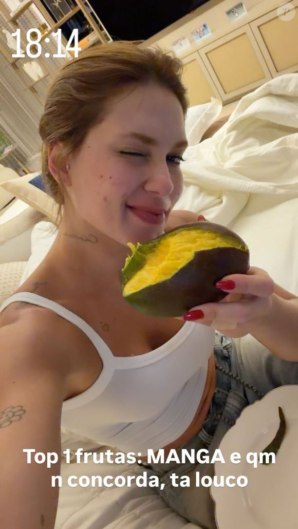 Apesar de gostar de banana, Virgínia tem a manga como fruta favorita e compartilhou sua preferência na web