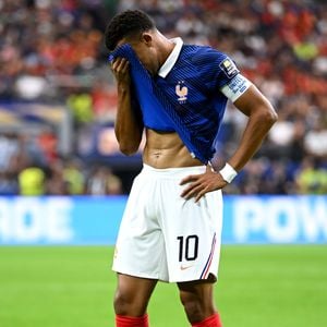 No principal feriado da França, a seleção de Mbappé foi eliminada pela Espanha e virou assunto nas redes por um motivo curioso