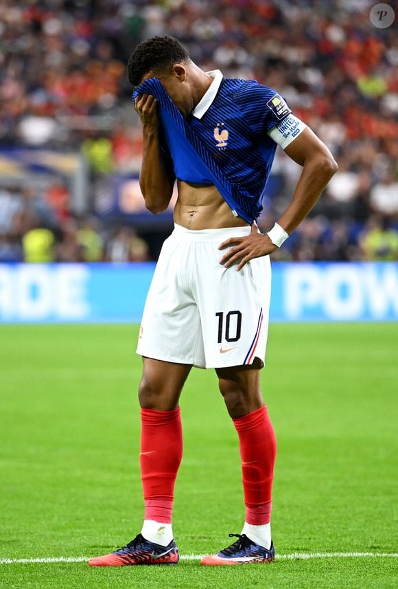 No principal feriado da França, a seleção de Mbappé foi eliminada pela Espanha e virou assunto nas redes por um motivo curioso
