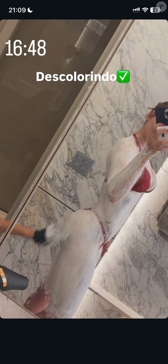 Banho de lua do momento: influenciadora mostra técnica para descolorir os pelos e realçar o bronzeado antes do ensaio