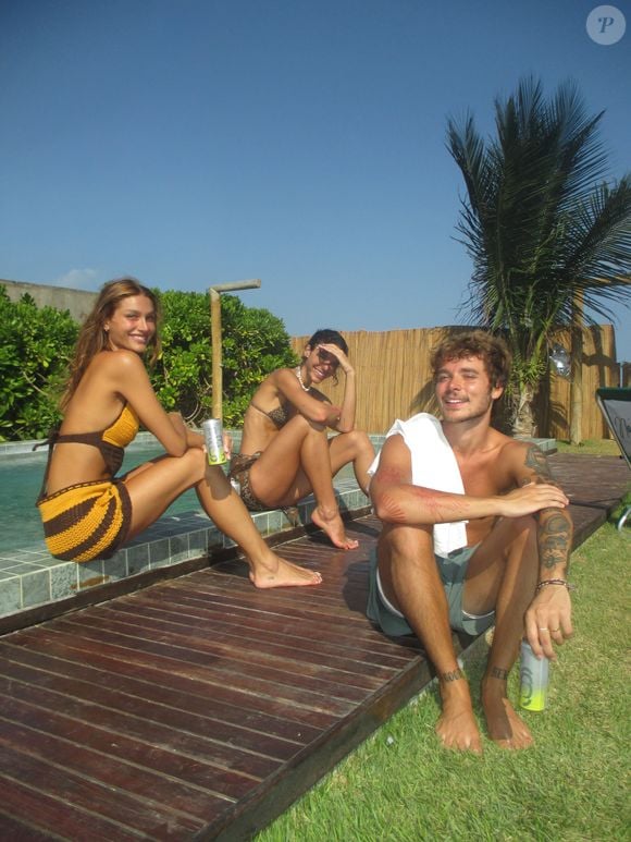 Bruna Marquezine curte férias em São Miguel dos Milagres, em Alagoas, ao lado de Sasha, João Lucas