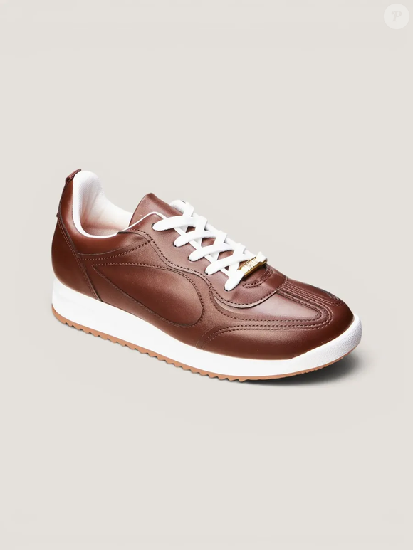 Encontrado por R$ 143,99 no Mercado Livre, o Tênis Vizzano Feminino 1450-207 aposta em um design minimalista e fácil de combinar