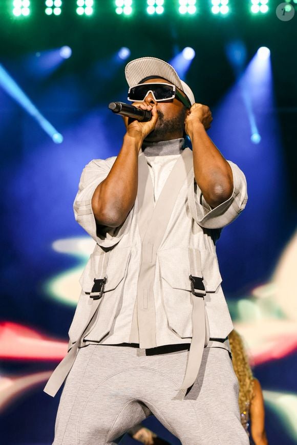 Will.i.am admitiu que poderia estar 'nadando em dinheiro' caso tivesse aceitado a proposta de investimento no Airbnb