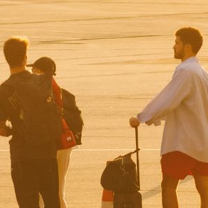 João Guilherme foi visto cabisbaixo após o término com Bruna Marquezine