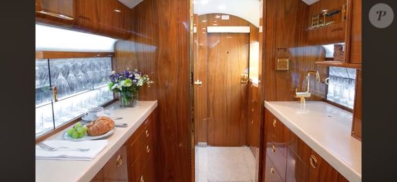 Espaço interno do jato de Lionel Messi inclui até 8 camas e estrutura para viagens de longa duração