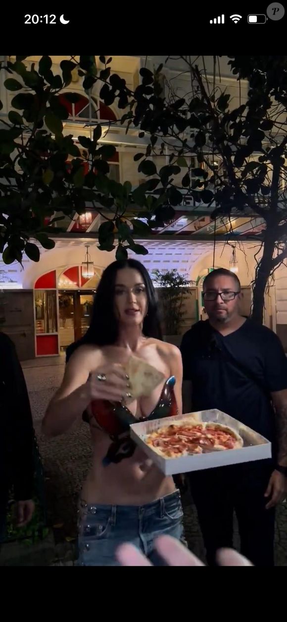 Internautas compararam atitude de Lady Gaga com a de Katy Perry no ano passado