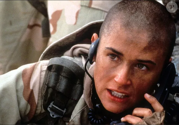 Ficou famosa pela dedicação aos papéis, chegando a raspar a cabeça para o filme 'Até o Limite da Honra' (G.I. Jane, 1997)