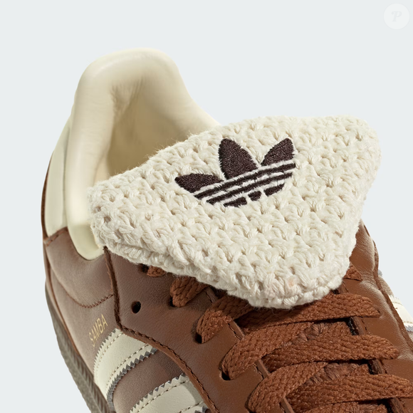 O visual que lembra sofá de couro e manta de crochê virou tendência: o Adidas Samba Língua Longa une nostalgia, moda e conforto em um único modelo