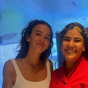 A beleza natural de Bruna Marquezine e João Guilherme encantou a chef