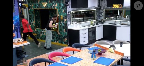 Edilson Capetinha correu para o lado oposto ao do Big Fone em noite ao vivo no BBB 26