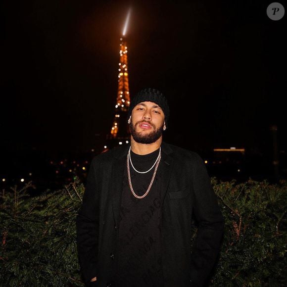 Em 2017, Neymar se mudou para a França e assinou com o Paris Saint German