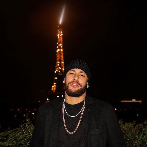 Em 2017, Neymar se mudou para a França e assinou com o Paris Saint German