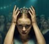 Summer H. Howell interpreta Carrie White na nova série Carrie, a Estranha, do Prime Video. Inspirada no livro de Stephen King, a produção acompanha a adolescente que sofre bullying na escola enquanto descobre seus poderes telecinéticos