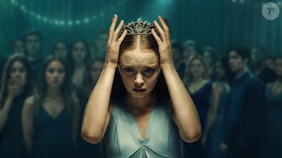Summer H. Howell interpreta Carrie White na nova série Carrie, a Estranha, do Prime Video. Inspirada no livro de Stephen King, a produção acompanha a adolescente que sofre bullying na escola enquanto descobre seus poderes telecinéticos
