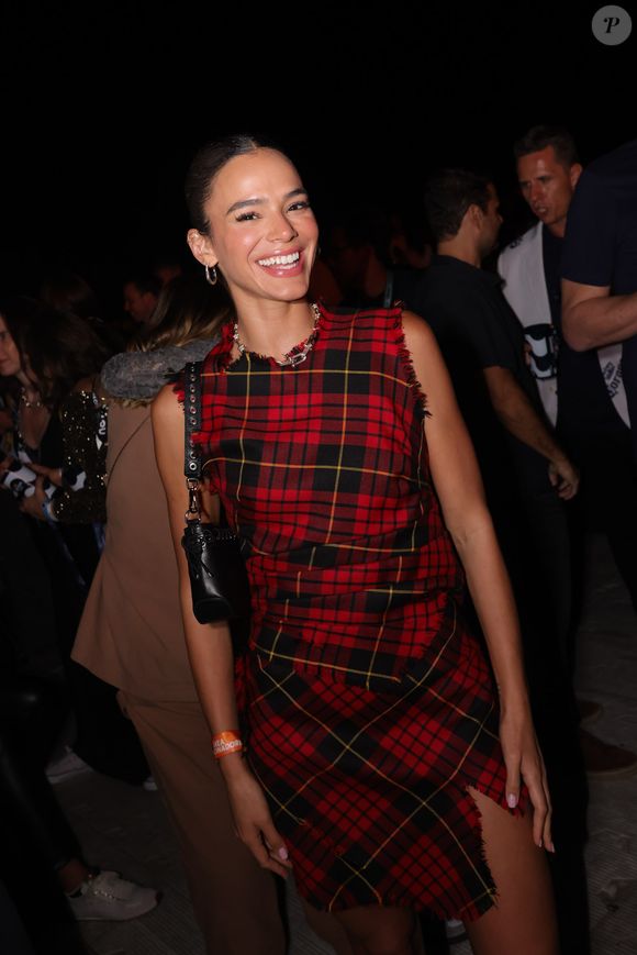 Bruna Marquezine surgiu deslumbrante pela área VIP do show icônico de Lady Gaga, que reuniu um time de famosos