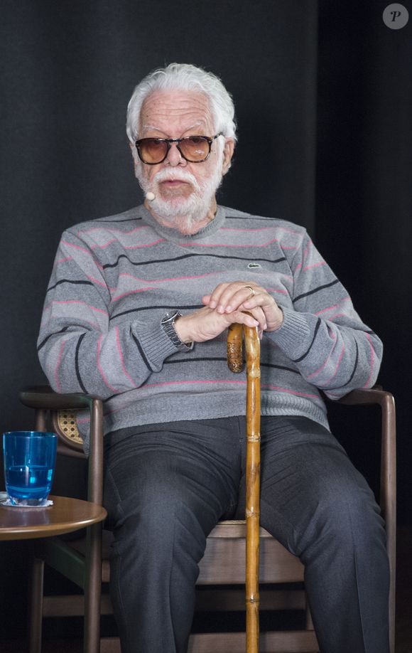 Atriz de 'História de Amor' e filha de Manoel Carlos, Julia Almeida se manifestou e negou ter agido para separar os pais de amigos e familiares