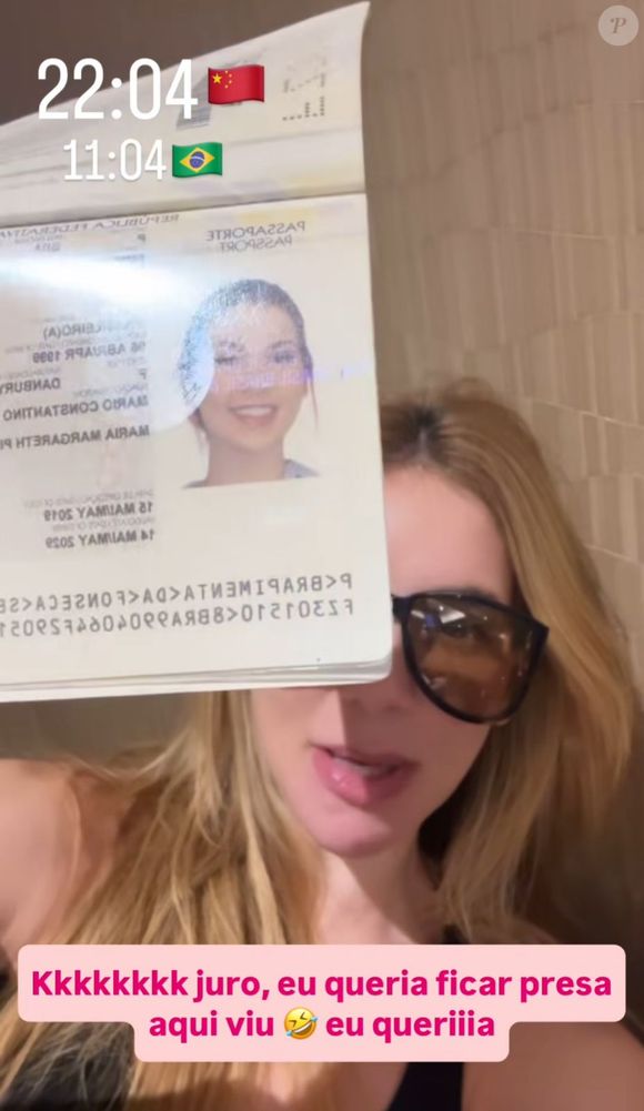 Virginia Fonseca chegou a ser levada para a sala de fiscalização pois não a reconheceram em seu passaporte. Eita!