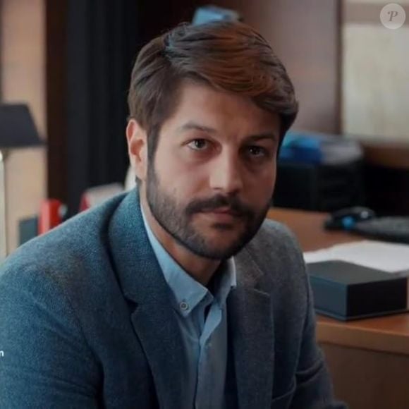 Serhat Teoman vive Sinan Demir, um policial que se vê dividido entre o dever e a empatia pelas decisões de Zeynep