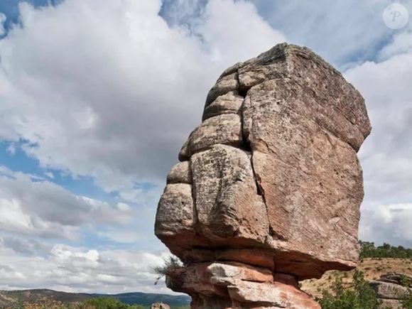 Entre rochas esculpidas ao longo dos séculos pela água e pelo vento, é possível encontrar um verdadeiro museu de pedra a céu aberto.