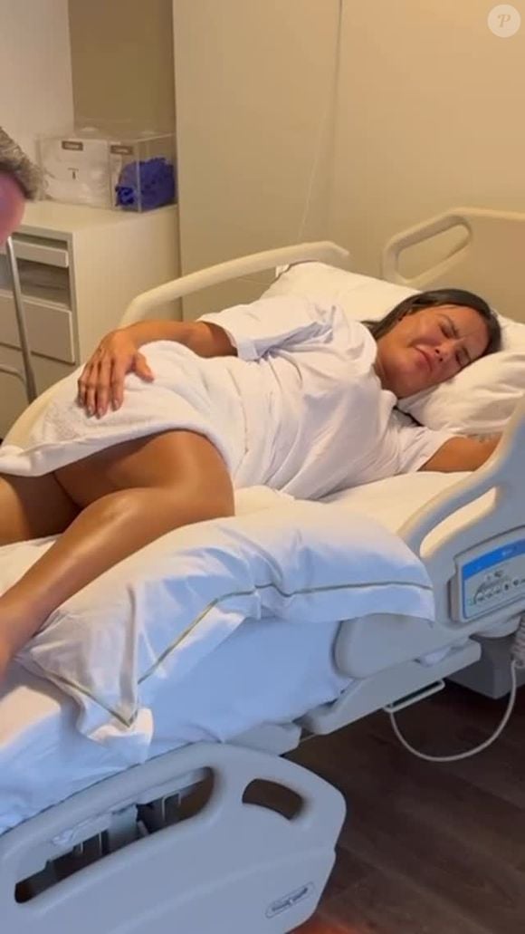 Gracyanne Barbosa foi vítima de um assalto à mão armada na madrugada da última quinta-feira (16). Musa fitness perdeu um carro de luxo