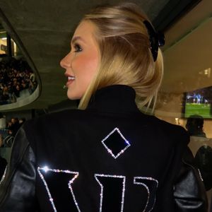 Após cobrança de Luana Piovani, dona da Wepink adota símbolo antirracista em look e movimenta as redes sociais