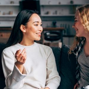 Alto nível de empatia: O traço empático destas pessoas consiste em compreender o discurso, captar emoções e até mesmo interpretar gestos e tom de voz