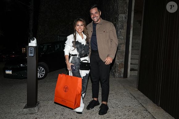 Simone Mendes e Kaká Diniz não deixaram de levar presente de aniversário para Luciano Huck