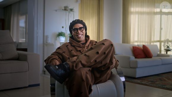 "Uma coisa de que me arrependo é de não estar no nascimento do meu filho. Se eu pudesse escolher, eu não repetiria", lamentou Ronaldinho Gaúcho