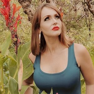 Médico de Gaby Spanic já revelou que também aplica botox no pescoço da atriz