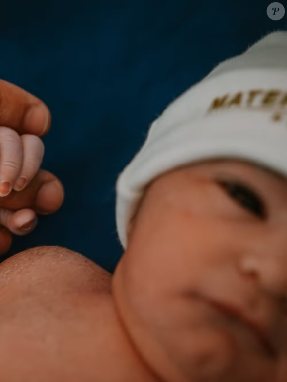 “Alina Hamú Feltrim. 20/12/25 Nossa princesinha chegou. Trazendo mais luz e ainda mais alegria pra nossa família”, escreveu ela na legenda da publicação.