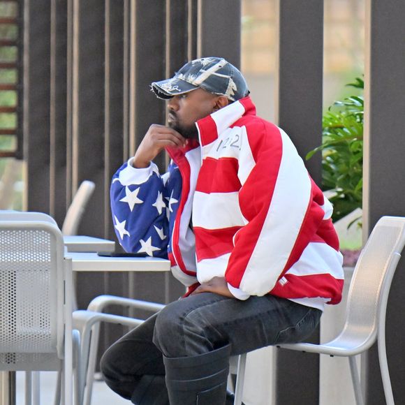 Mais de um ano após ter processado Kanye West por assédio sexual, a ex-assistente pessoal do rapper, Lauren Pisciotta, apresentou uma nova versão da queixa inicial, acrescentando acusações de agressão sexual, estupro oral e outros comportamentos abusivos