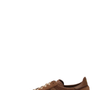 Nem paçoca, nem pé de moleque. O novo Adidas SL 72 OG aposta em uma tonalidade marrom suave que lembra o famoso pé de moça e surge como uma alternativa refinada para quem busca um tênis discreto e fácil de combinar