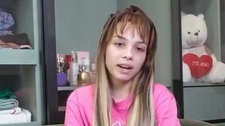 'Tudo isso acontecendo me machuca muito': Kamylinha chora em 1º vídeo após prisão de Hytalo Santos e admite violência doméstica na infância